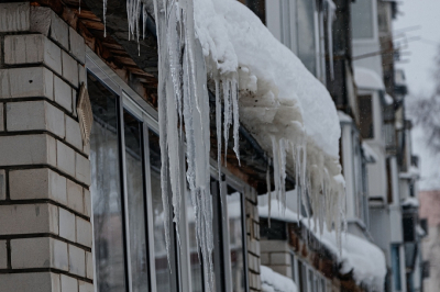 На три тукаевские управляющие компании возбудили дела за сугробы и наледь