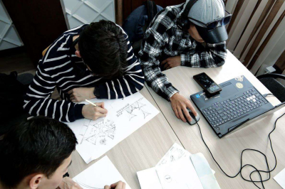 Готовить кадры на местах