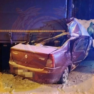 В Татарстане водитель Renault погибла, врезавшись в стоящий КАМАЗ