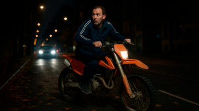 Байкеру надо заранее придумать, что он будет ночью врать гаишнику