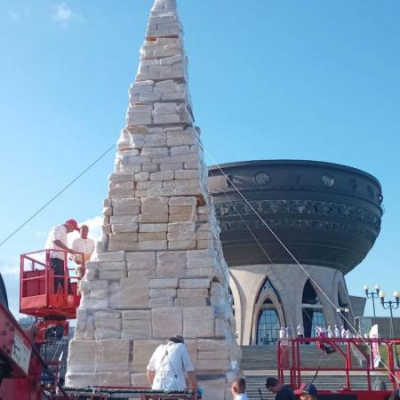 В столице Татарстана собрали 10-метровую башню из чак-чака