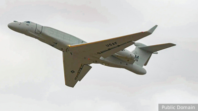 Редкий самолет РЭБ ВВС США EA-37B совершил полет близ Калининградской области