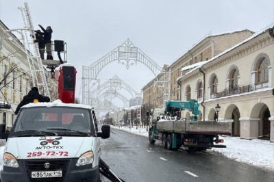 В Казани на Кремлёвской рухнула новогодняя арка