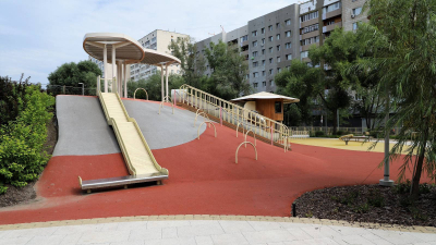 В Казани завершили благоустройство бульвара &laquo;Ярдэм&raquo; на улице Серова
