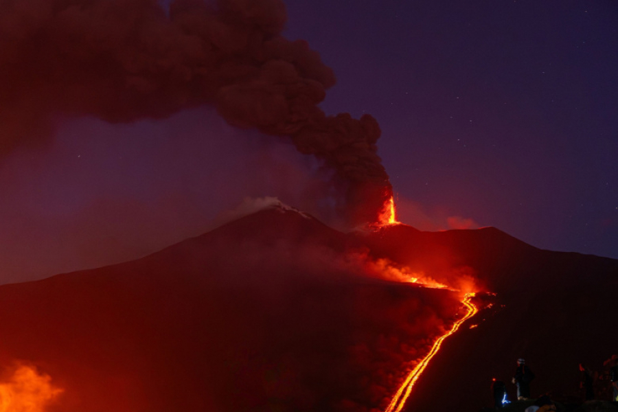 Сицилию снова накрыло облако вулканического пепла