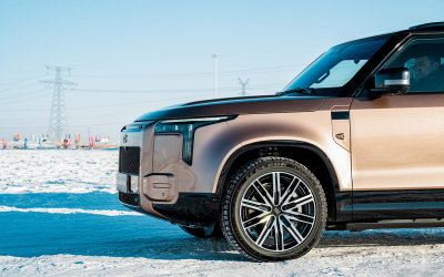 Китайский дрифт. Снежный тест-драйв премиального кроссовера Rox Adamas