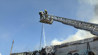 В Алматы сгорела СТО на оживленной магистрали