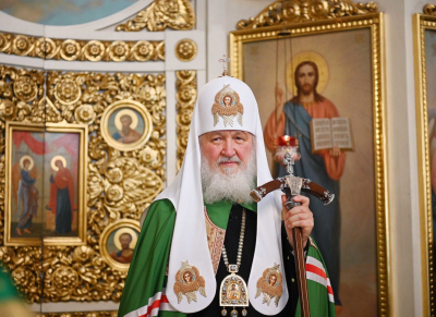 Патриарх Кирилл помолился за Путина на крестном ходе