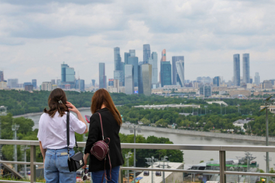 Тепло до +25 градусов, слабые дожди и тучи: погода в Москве в выходные