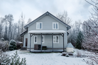 Как расконсервировать дом и скважину после зимы: пошаговая инструкция