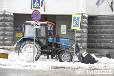 В Казани ночью уберут снег на платных парковках