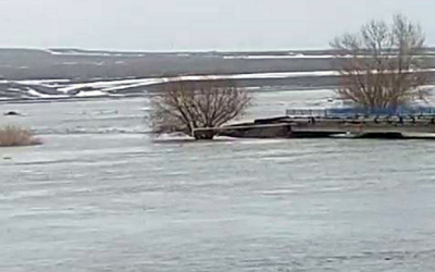 Разлив на Актюбинском водохранилище перерезал дорогу около Бештамака