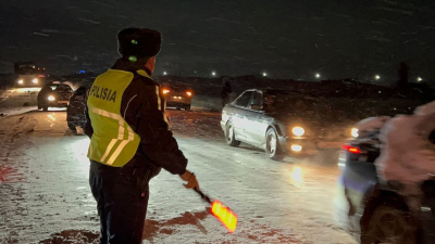 Полиция помогла более 200 грузовым автомобилям в Туркестанской области