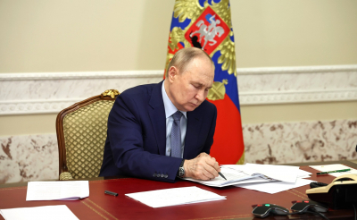 Путин объявил благодарность рэперу ST