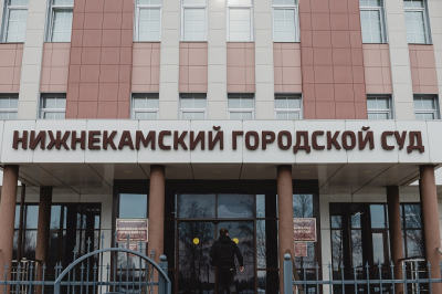 Нового главу скандальной УК из Камских Полян судят за кражу газона