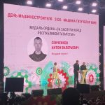 В Челнах мать погибшего бойца получила медаль из рук Минниханова
