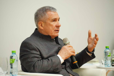 Минниханов о повышении рождаемости: «Уговаривайте своих женщин. И сами старайтесь»