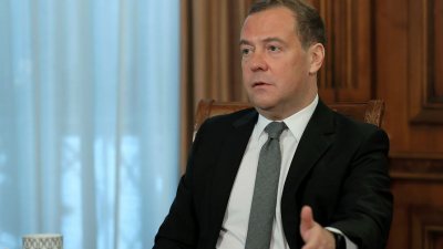 Медведев: Россия скорбит по Хаменеи