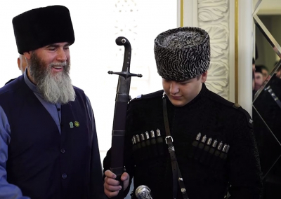 Сыну Рамзана Кадырова Адаму вручили медаль за вклад в проведение СВО