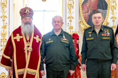 Митрополит Кирилл вручил епархиальные награды руководителям казанских военных училищ