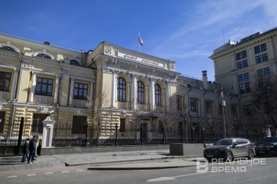 ЦБ в начале июля намерен покупать валюты в размере 9,34 млрд рублей в день
