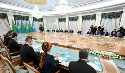Глава государства и Президент Туркменистана провели переговоры в расширенном составе