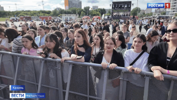 8 тысяч выпускников в Казани встретили рассвет взрослой жизни под концерт «Моей Мишель» у Чаши